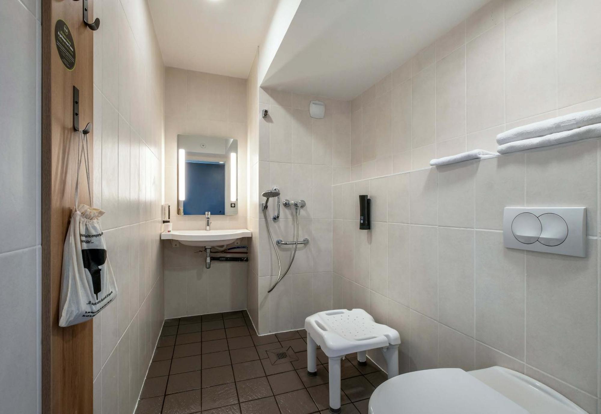 B&B Hotel Сент Экстерьер фото